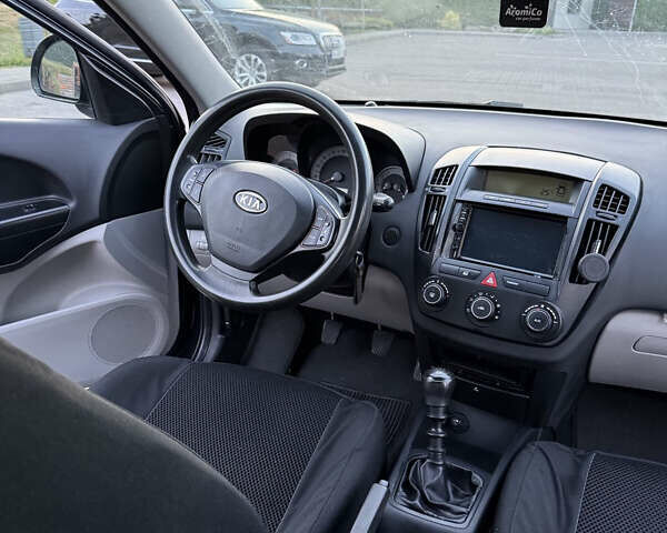 Зеленый Киа Сид, объемом двигателя 1.4 л и пробегом 213 тыс. км за 4900 $, фото 9 на Automoto.ua