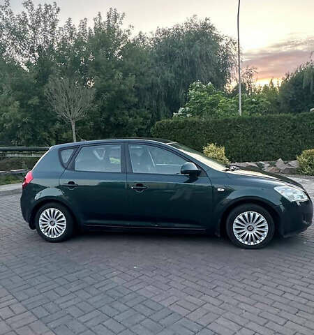 Зеленый Киа Сид, объемом двигателя 1.4 л и пробегом 211 тыс. км за 4900 $, фото 2 на Automoto.ua