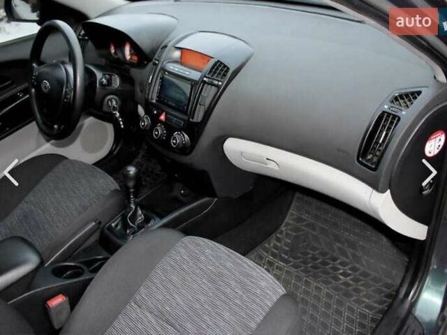 Зелений Кіа Сід, об'ємом двигуна 1.6 л та пробігом 166 тис. км за 7200 $, фото 17 на Automoto.ua