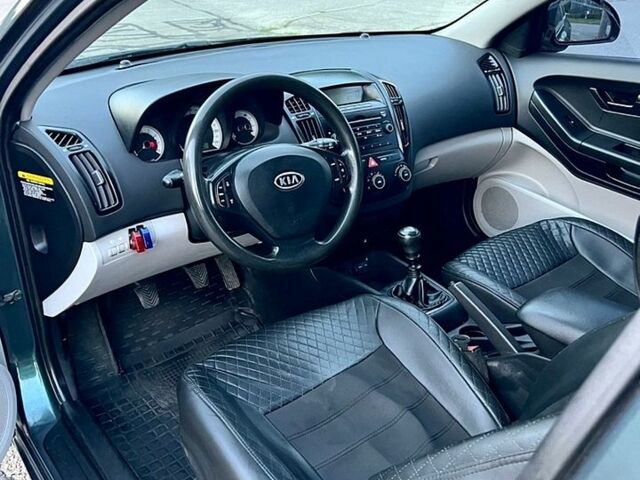 Зелений Кіа Сід, об'ємом двигуна 1.4 л та пробігом 270 тис. км за 4500 $, фото 10 на Automoto.ua