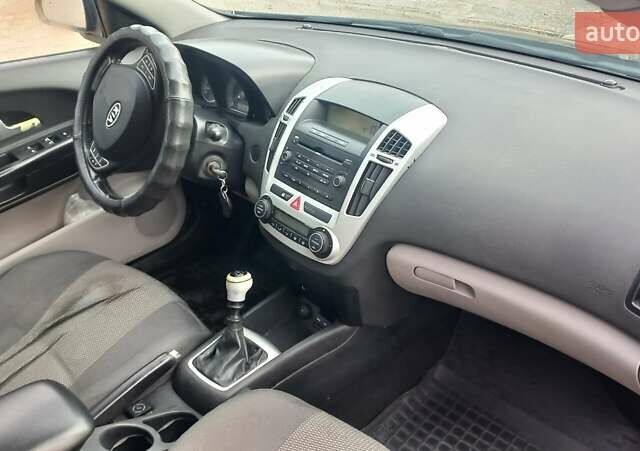 Зеленый Киа Сид, объемом двигателя 1.6 л и пробегом 402 тыс. км за 4900 $, фото 2 на Automoto.ua