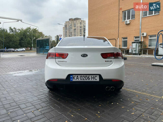 Белый Киа Cerato KOUP, объемом двигателя 2 л и пробегом 237 тыс. км за 8100 $, фото 3 на Automoto.ua