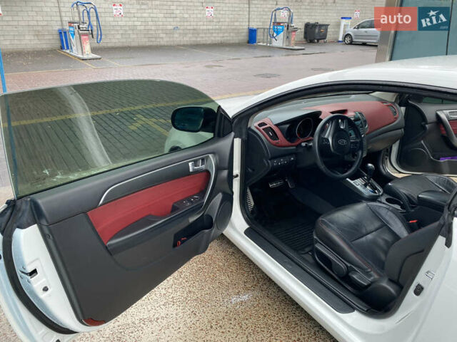 Белый Киа Cerato KOUP, объемом двигателя 2 л и пробегом 237 тыс. км за 8100 $, фото 8 на Automoto.ua