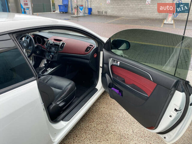 Белый Киа Cerato KOUP, объемом двигателя 2 л и пробегом 237 тыс. км за 8100 $, фото 10 на Automoto.ua