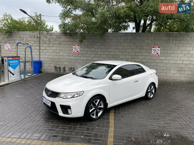 Белый Киа Cerato KOUP, объемом двигателя 2 л и пробегом 237 тыс. км за 8100 $, фото 1 на Automoto.ua