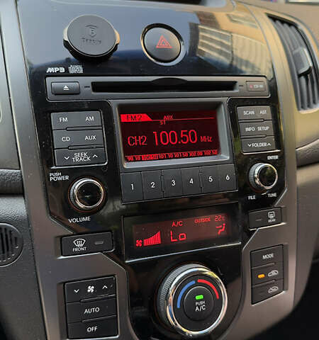 Білий Кіа Cerato KOUP, об'ємом двигуна 1.6 л та пробігом 114 тис. км за 10000 $, фото 19 на Automoto.ua