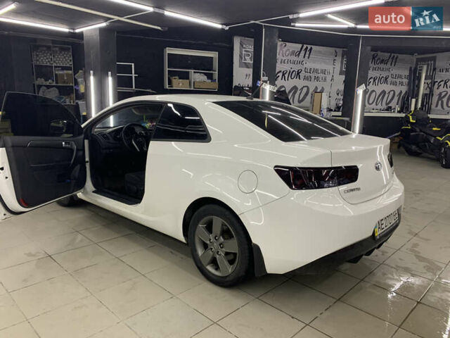 Білий Кіа Cerato KOUP, об'ємом двигуна 1.6 л та пробігом 114 тис. км за 10000 $, фото 1 на Automoto.ua