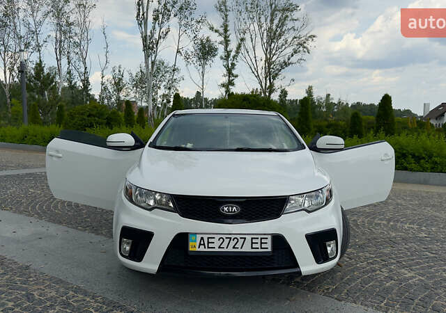 Білий Кіа Cerato KOUP, об'ємом двигуна 1.6 л та пробігом 114 тис. км за 10000 $, фото 3 на Automoto.ua