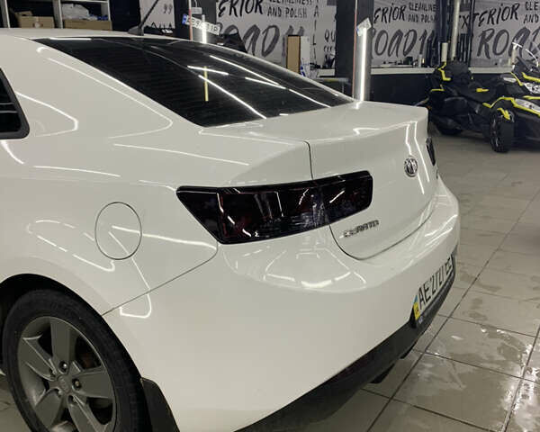 Білий Кіа Cerato KOUP, об'ємом двигуна 1.6 л та пробігом 114 тис. км за 10000 $, фото 2 на Automoto.ua
