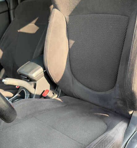 Білий Кіа Cerato KOUP, об'ємом двигуна 1.6 л та пробігом 114 тис. км за 10000 $, фото 13 на Automoto.ua