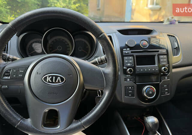 Білий Кіа Cerato KOUP, об'ємом двигуна 1.6 л та пробігом 114 тис. км за 10000 $, фото 20 на Automoto.ua