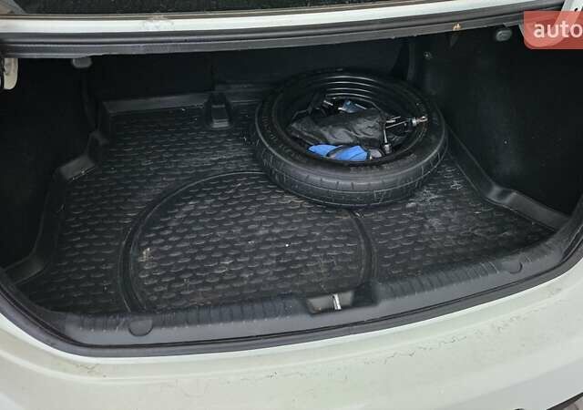 Белый Киа Cerato KOUP, объемом двигателя 2 л и пробегом 138 тыс. км за 8300 $, фото 11 на Automoto.ua