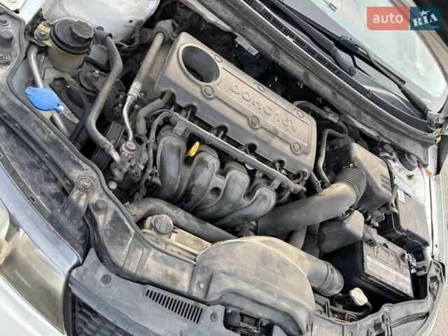Білий Кіа Cerato KOUP, об'ємом двигуна 2 л та пробігом 174 тис. км за 8500 $, фото 15 на Automoto.ua