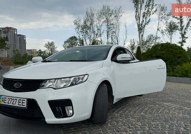 Білий Кіа Cerato KOUP, об'ємом двигуна 1.6 л та пробігом 114 тис. км за 10000 $, фото 5 на Automoto.ua