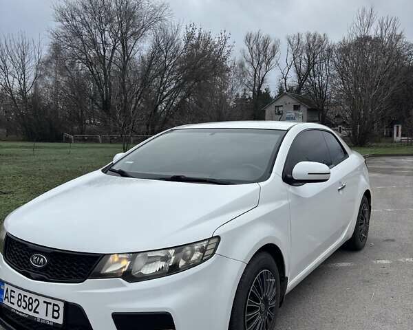 Білий Кіа Cerato KOUP, об'ємом двигуна 2 л та пробігом 174 тис. км за 8500 $, фото 6 на Automoto.ua