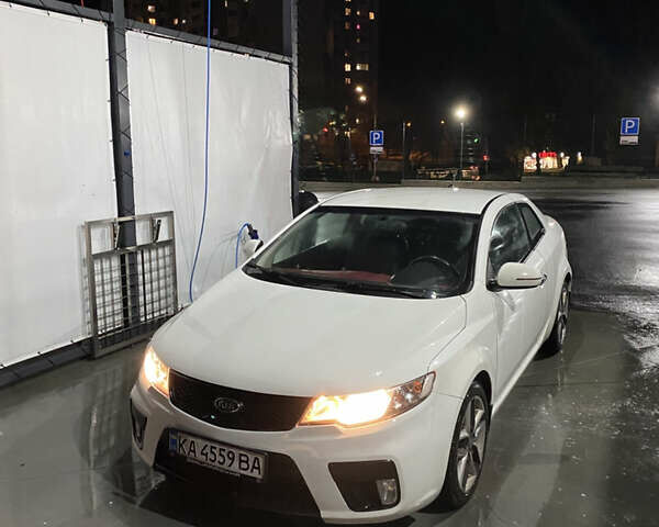 Білий Кіа Cerato KOUP, об'ємом двигуна 2 л та пробігом 87 тис. км за 9800 $, фото 9 на Automoto.ua