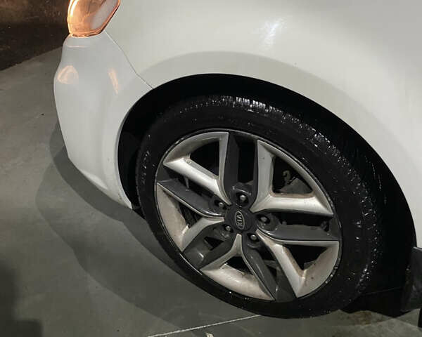 Білий Кіа Cerato KOUP, об'ємом двигуна 2 л та пробігом 87 тис. км за 9800 $, фото 14 на Automoto.ua