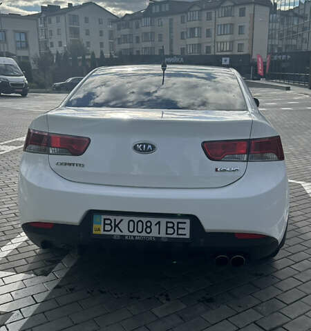 Белый Киа Cerato KOUP, объемом двигателя 2 л и пробегом 200 тыс. км за 8500 $, фото 7 на Automoto.ua