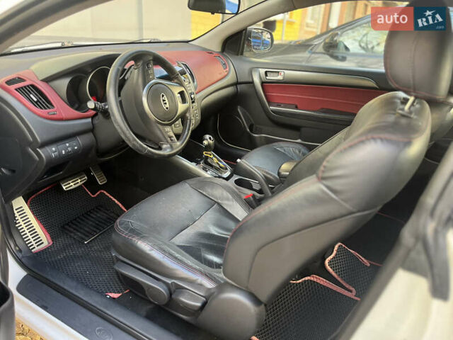 Белый Киа Cerato KOUP, объемом двигателя 1.6 л и пробегом 235 тыс. км за 6800 $, фото 8 на Automoto.ua