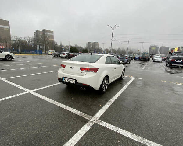 Білий Кіа Cerato KOUP, об'ємом двигуна 2 л та пробігом 87 тис. км за 9800 $, фото 16 на Automoto.ua