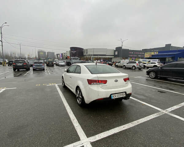 Білий Кіа Cerato KOUP, об'ємом двигуна 2 л та пробігом 87 тис. км за 9800 $, фото 15 на Automoto.ua