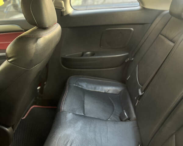 Белый Киа Cerato KOUP, объемом двигателя 1.6 л и пробегом 235 тыс. км за 6800 $, фото 7 на Automoto.ua