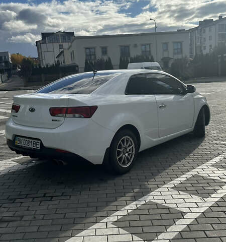 Белый Киа Cerato KOUP, объемом двигателя 2 л и пробегом 200 тыс. км за 8500 $, фото 8 на Automoto.ua