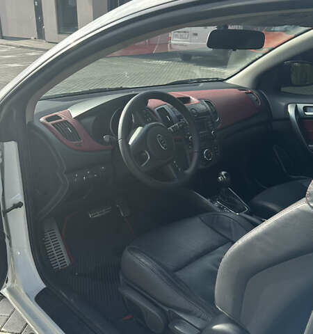 Белый Киа Cerato KOUP, объемом двигателя 2 л и пробегом 200 тыс. км за 8500 $, фото 10 на Automoto.ua