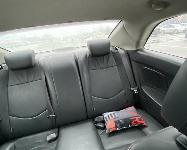 Білий Кіа Cerato KOUP, об'ємом двигуна 2 л та пробігом 87 тис. км за 9800 $, фото 6 на Automoto.ua