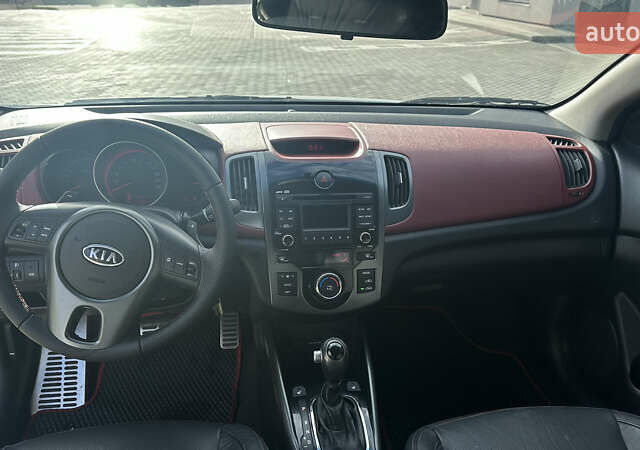 Белый Киа Cerato KOUP, объемом двигателя 2 л и пробегом 200 тыс. км за 8500 $, фото 12 на Automoto.ua