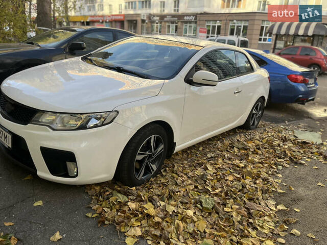Белый Киа Cerato KOUP, объемом двигателя 1.6 л и пробегом 235 тыс. км за 6800 $, фото 2 на Automoto.ua