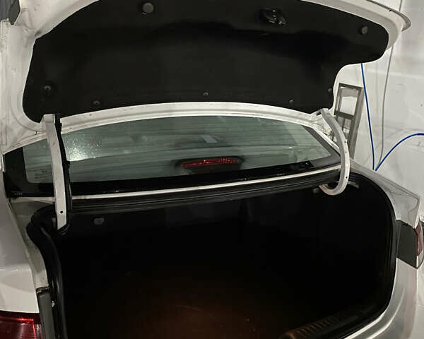 Білий Кіа Cerato KOUP, об'ємом двигуна 2 л та пробігом 87 тис. км за 9800 $, фото 2 на Automoto.ua