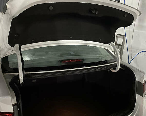 Білий Кіа Cerato KOUP, об'ємом двигуна 2 л та пробігом 87 тис. км за 9800 $, фото 12 на Automoto.ua