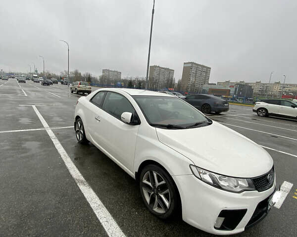 Білий Кіа Cerato KOUP, об'ємом двигуна 2 л та пробігом 87 тис. км за 9800 $, фото 11 на Automoto.ua