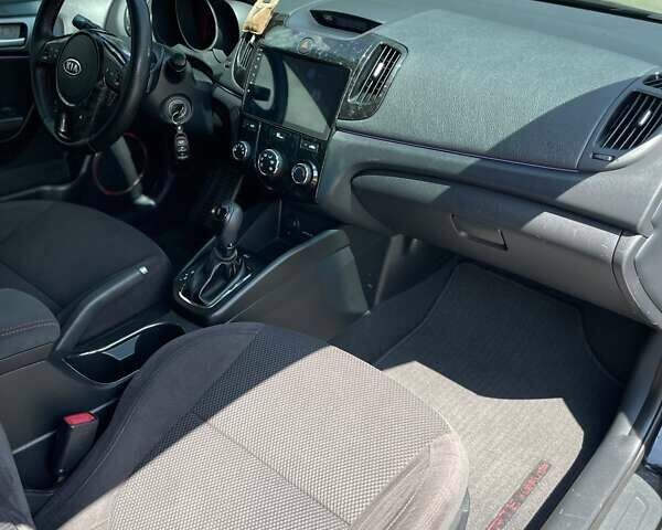 Черный Киа Cerato KOUP, объемом двигателя 2.4 л и пробегом 210 тыс. км за 9000 $, фото 20 на Automoto.ua