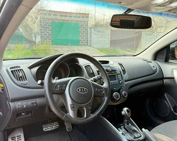 Червоний Кіа Cerato KOUP, об'ємом двигуна 2.4 л та пробігом 182 тис. км за 8500 $, фото 11 на Automoto.ua
