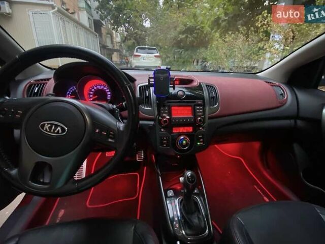 Красный Киа Cerato KOUP, объемом двигателя 2 л и пробегом 107 тыс. км за 10200 $, фото 39 на Automoto.ua