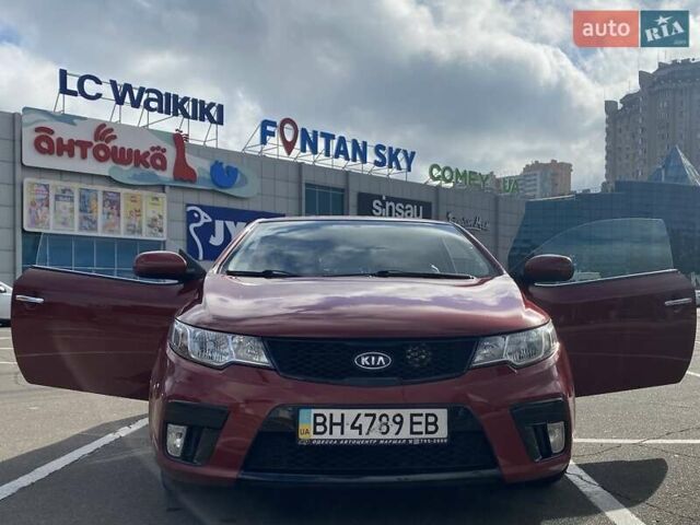 Красный Киа Cerato KOUP, объемом двигателя 2 л и пробегом 107 тыс. км за 10200 $, фото 3 на Automoto.ua