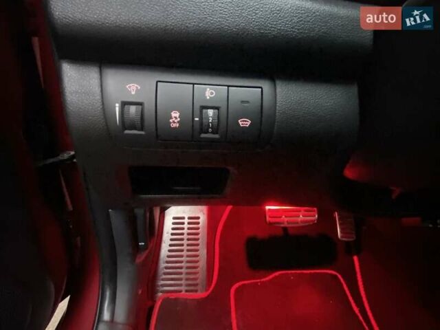 Красный Киа Cerato KOUP, объемом двигателя 2 л и пробегом 107 тыс. км за 10200 $, фото 47 на Automoto.ua