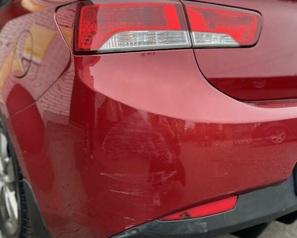 Красный Киа Cerato KOUP, объемом двигателя 1.6 л и пробегом 175 тыс. км за 8500 $, фото 4 на Automoto.ua