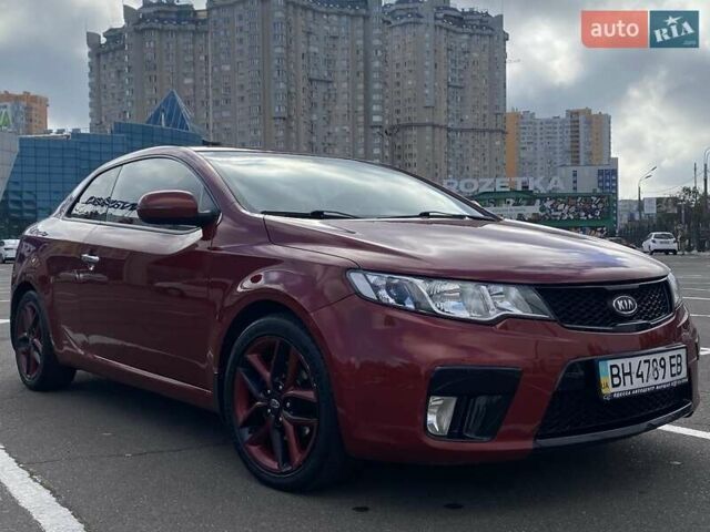 Красный Киа Cerato KOUP, объемом двигателя 2 л и пробегом 107 тыс. км за 10200 $, фото 4 на Automoto.ua