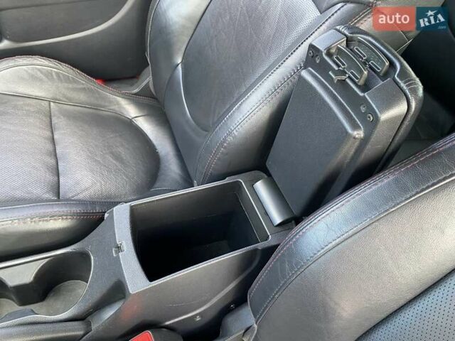 Красный Киа Cerato KOUP, объемом двигателя 2 л и пробегом 107 тыс. км за 10200 $, фото 26 на Automoto.ua