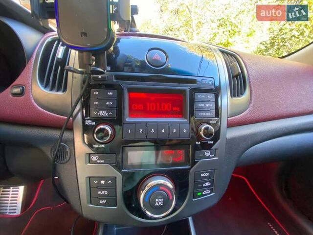 Красный Киа Cerato KOUP, объемом двигателя 2 л и пробегом 107 тыс. км за 10200 $, фото 44 на Automoto.ua