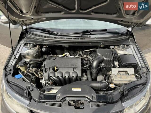 Серый Киа Cerato KOUP, объемом двигателя 1.6 л и пробегом 220 тыс. км за 6500 $, фото 10 на Automoto.ua