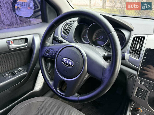 Синий Киа Cerato KOUP, объемом двигателя 1.6 л и пробегом 158 тыс. км за 7700 $, фото 18 на Automoto.ua