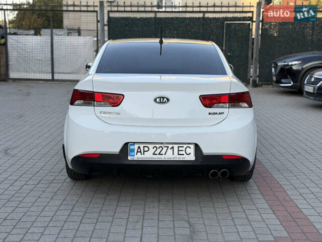 Білий Кіа Черато, об'ємом двигуна 2 л та пробігом 165 тис. км за 8200 $, фото 5 на Automoto.ua