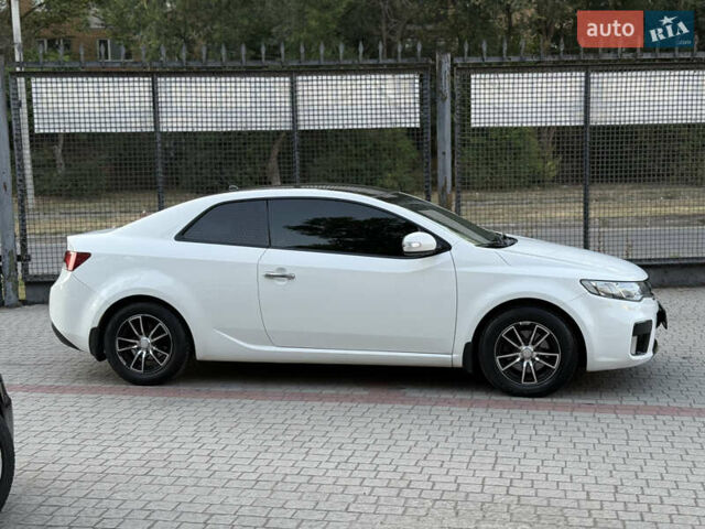 Білий Кіа Черато, об'ємом двигуна 2 л та пробігом 165 тис. км за 8200 $, фото 9 на Automoto.ua