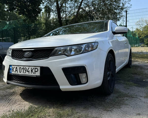 Белый Киа Черато, объемом двигателя 2 л и пробегом 198 тыс. км за 8500 $, фото 2 на Automoto.ua