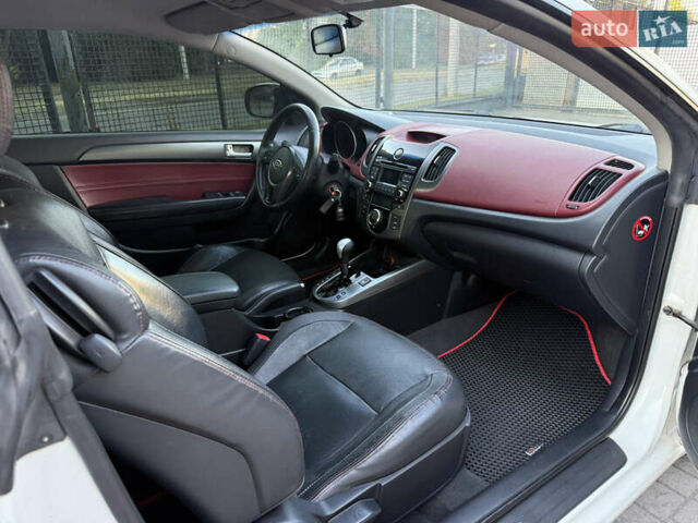 Белый Киа Черато, объемом двигателя 2 л и пробегом 165 тыс. км за 8200 $, фото 12 на Automoto.ua