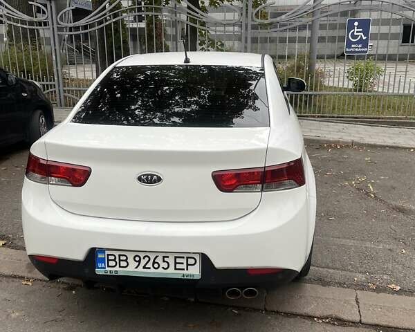 Белый Киа Черато, объемом двигателя 2 л и пробегом 145 тыс. км за 8000 $, фото 4 на Automoto.ua